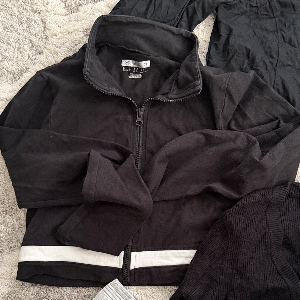 Bundle Assorted Croptop Sweaters - Picture 6 of 9